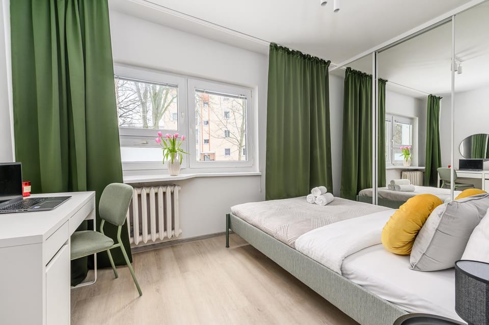 Bed, TV and multimedia, Photo of the whole room, Seating area, Bedroom, internet