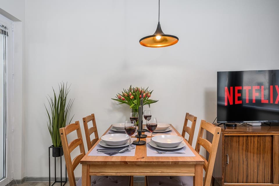 Communal lounge/ TV room, TV and multimedia, Dining area, Evening entertainment