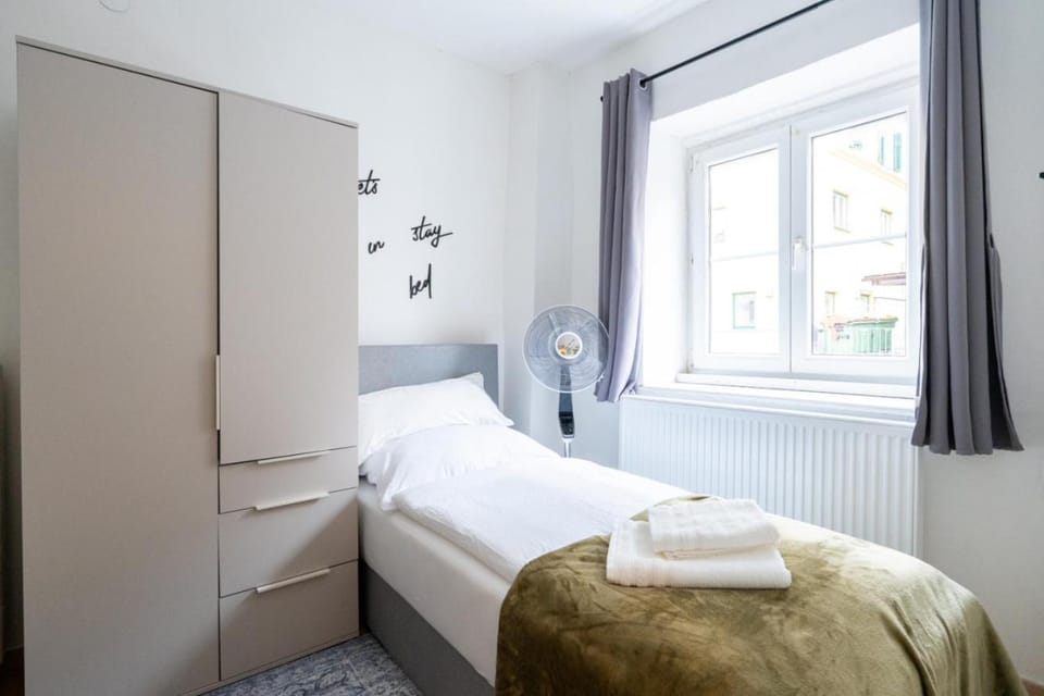 Bed, Photo of the whole room, Bedroom, towels
