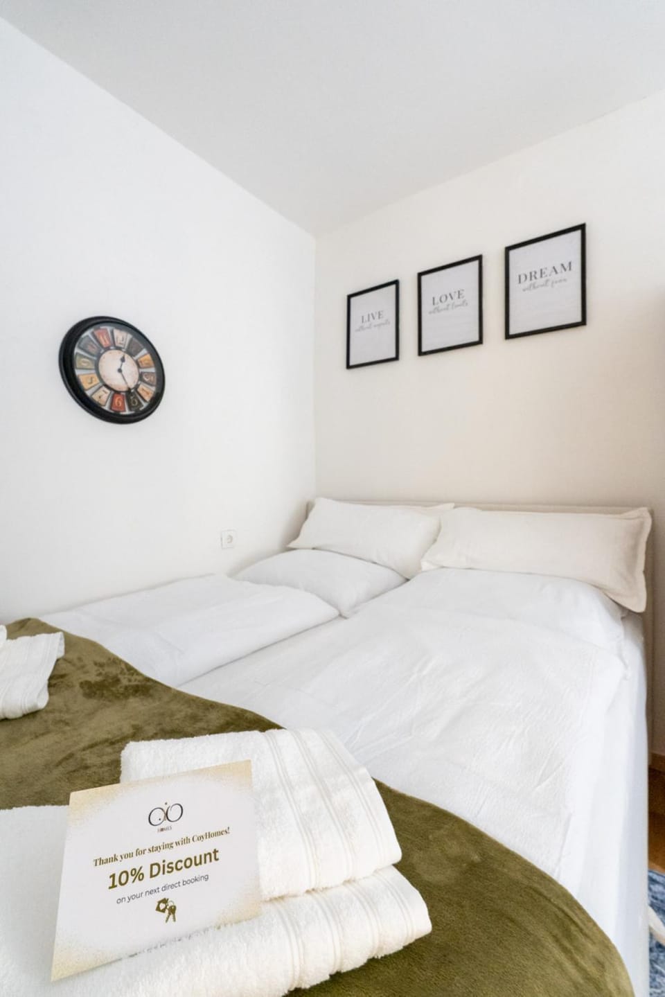 Photo of the whole room, Bedroom, towels