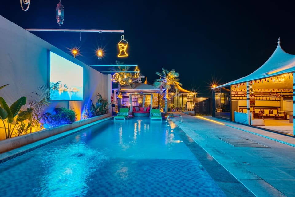 Night, People, Swimming pool, group of guests