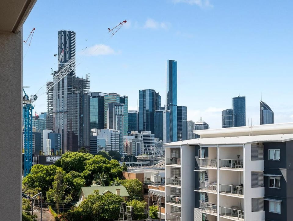 Property building, Neighbourhood, Location