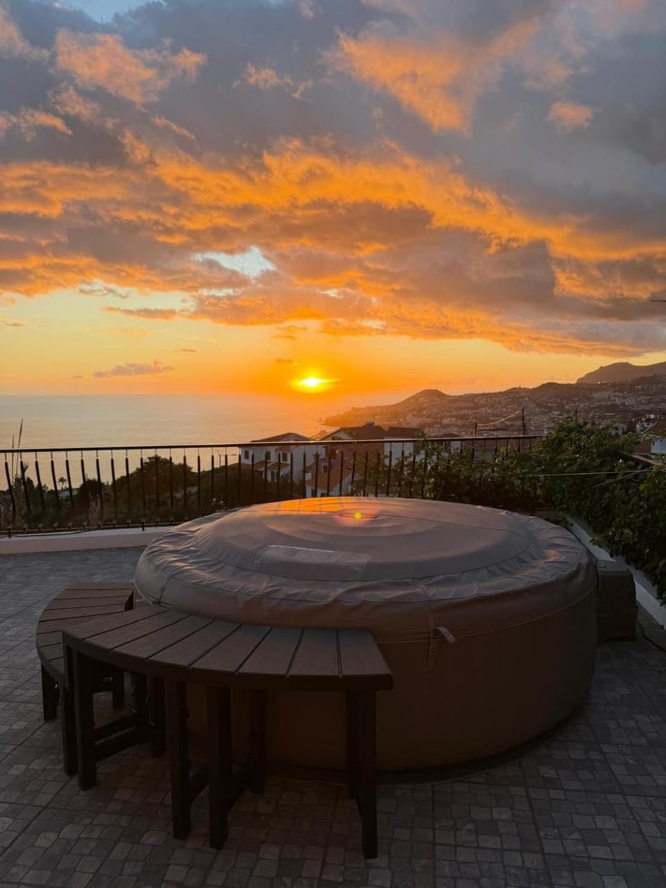 Villa Amor Do Mar -180° Sea View, Jacuzzi,Terrace House in Madeira District