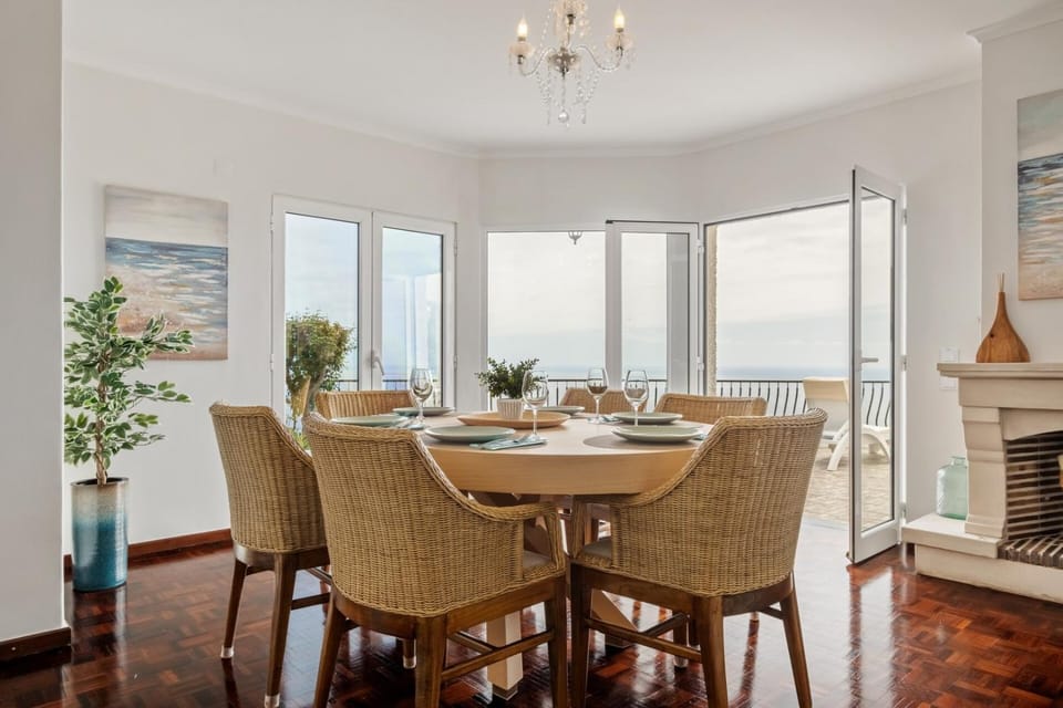 Villa Amor Do Mar -180° Sea View, Jacuzzi,Terrace House in Madeira District