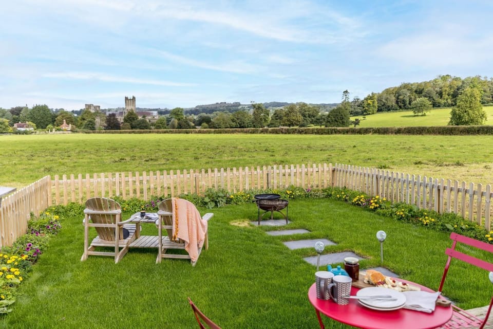 Natural landscape, BBQ facilities, Garden, Landmark view