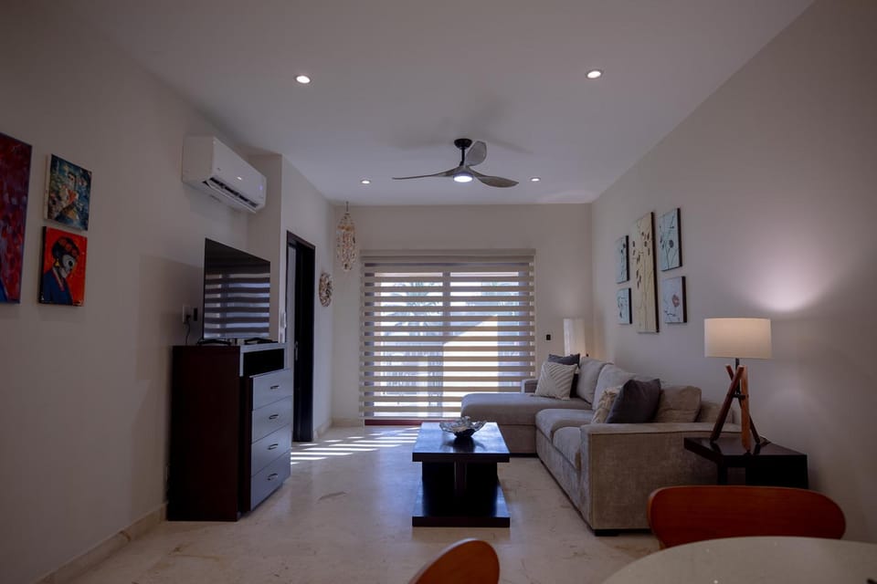 TV and multimedia, Living room, Seating area, air conditioner