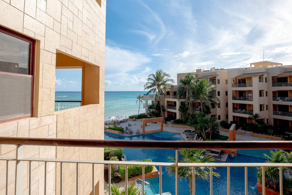View (from property/room), Balcony/Terrace, Pool view, Sea view