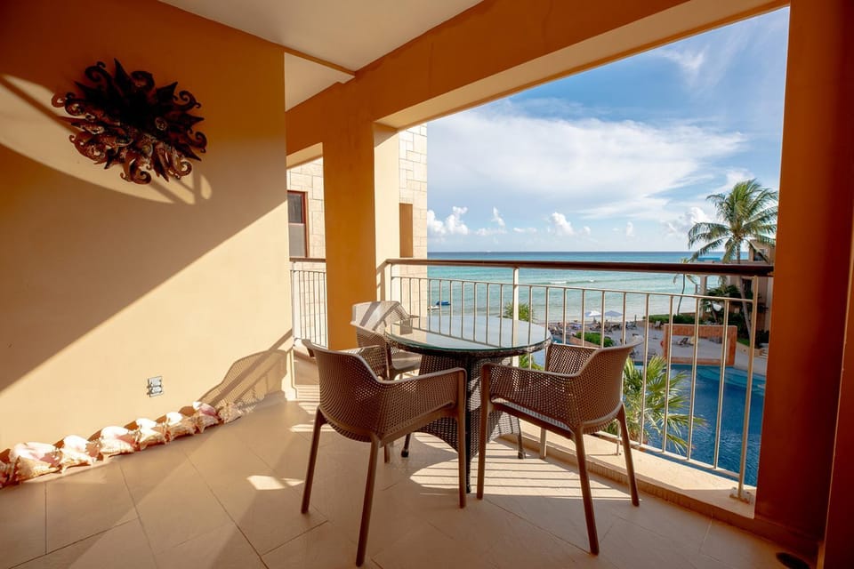 Natural landscape, Balcony/Terrace, Seating area, Sea view