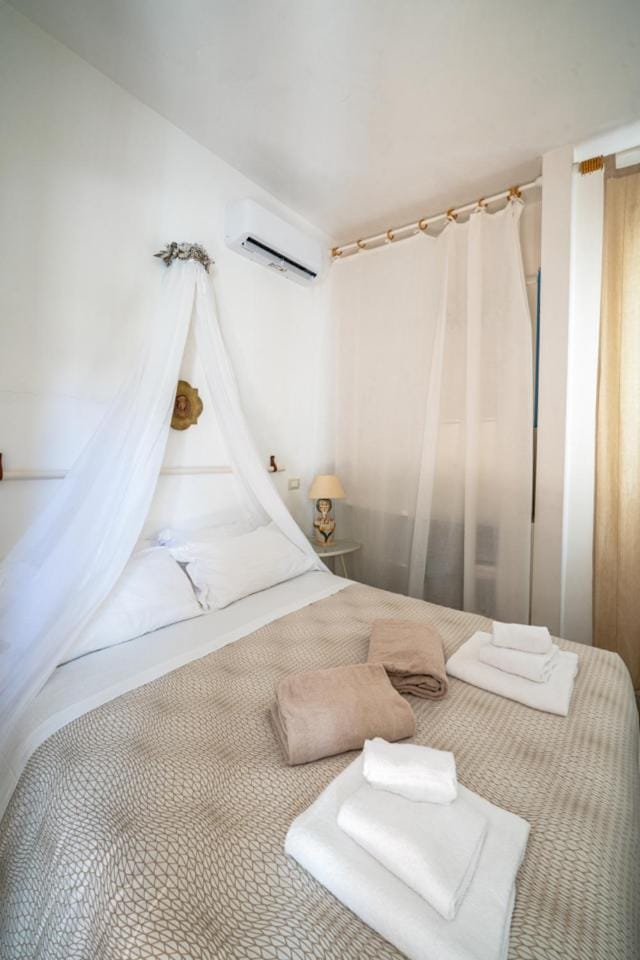 Trullo Leontina with Private Pool in Puglia Apartment in Province of Taranto