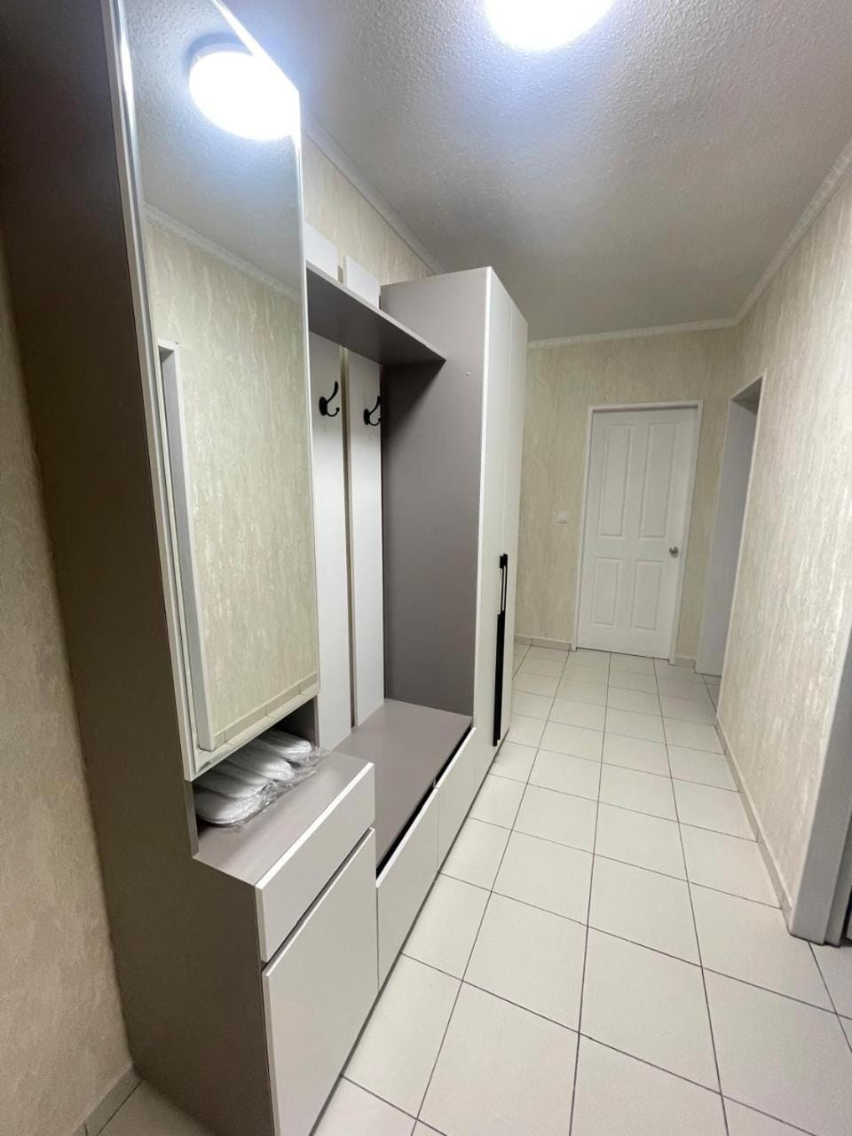 Facade/entrance, wardrobe