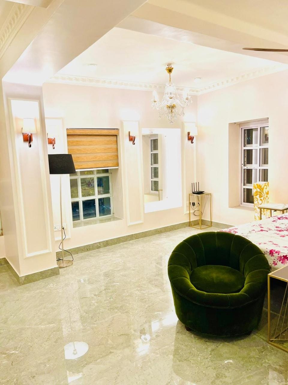 Ballygunge 1000 sqft flat main road Apartment in Kolkata