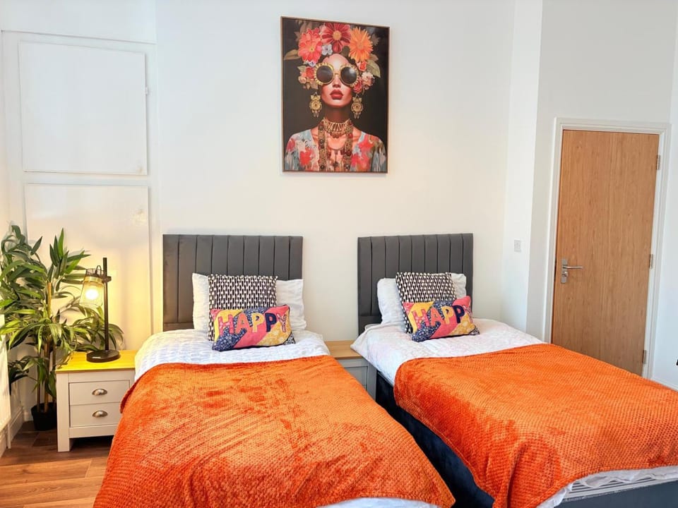 Stylish Studio flat 5, ensuite, kitchenette, Parking, Wifi,Smart TV,Contractors,NHS,Families welcome Apartment in Birmingham