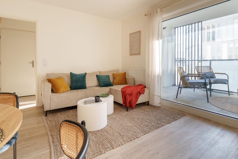View (from property/room), Balcony/Terrace, Living room, Seating area