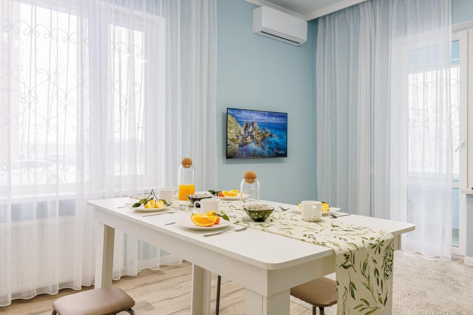 TV and multimedia, Dining area, Lunch, Lunch, kitchen