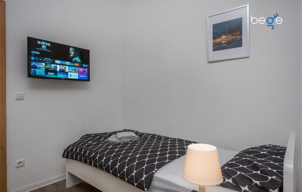 Photo of the whole room, Bedroom, heating, internet