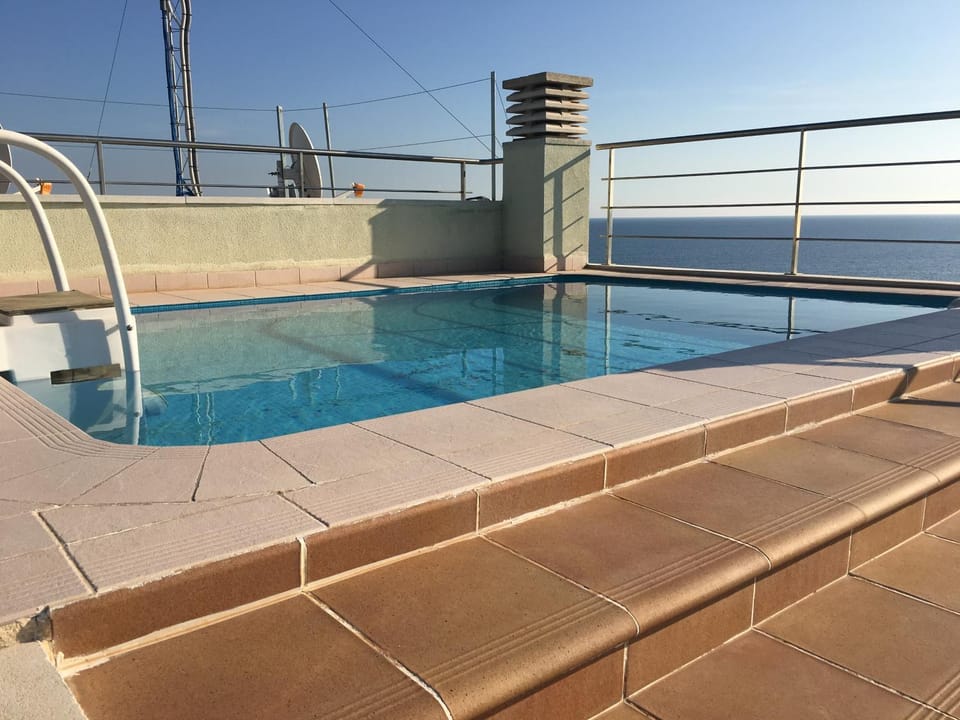 Balcony/Terrace, Swimming pool