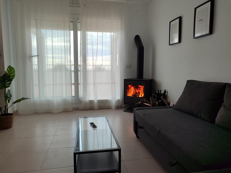 TV and multimedia, Living room, Seating area, fireplace