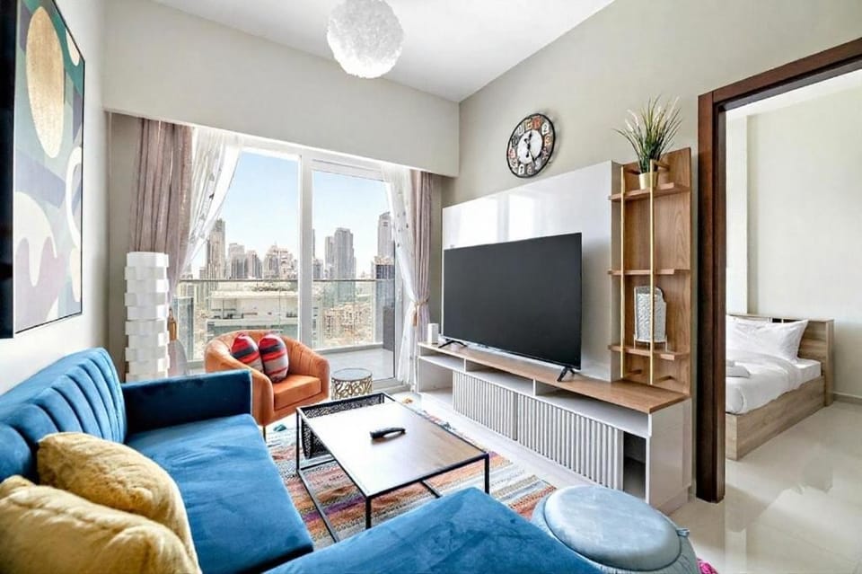 Communal lounge/ TV room, Bed, TV and multimedia, Living room, Photo of the whole room, Seating area, Evening entertainment, Bedroom
