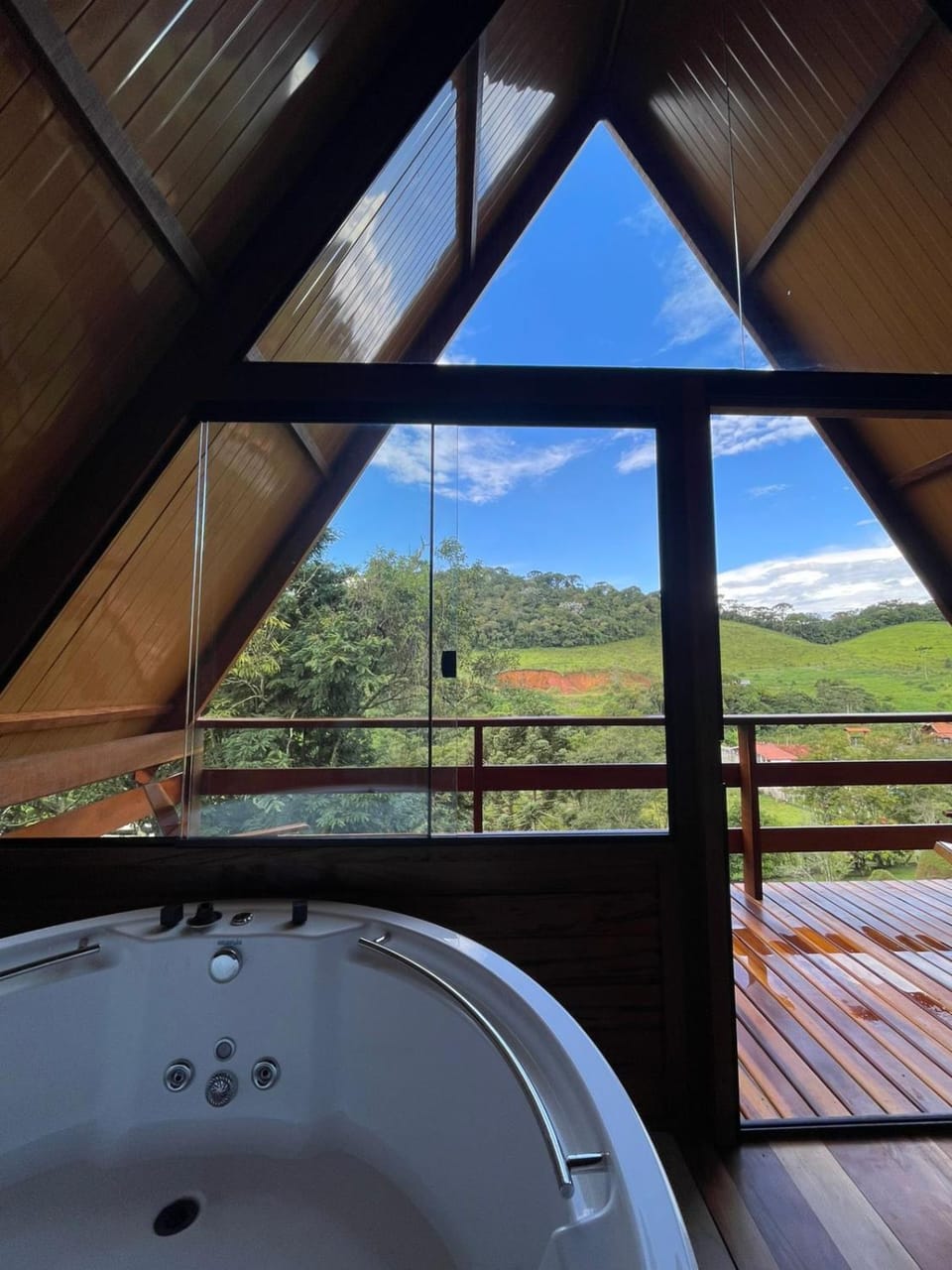 Hidromassagem com vista e café da manhã próximo ao centro Chalet in State of São Paulo