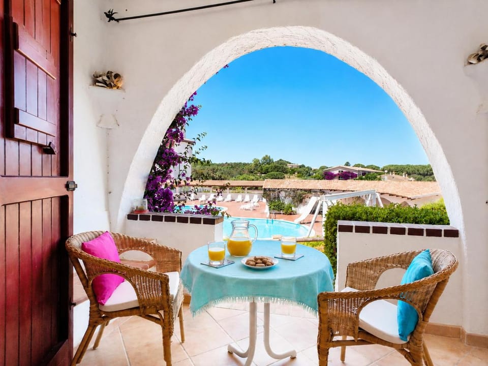 Property building, View (from property/room), Balcony/Terrace, Pool view, Swimming pool
