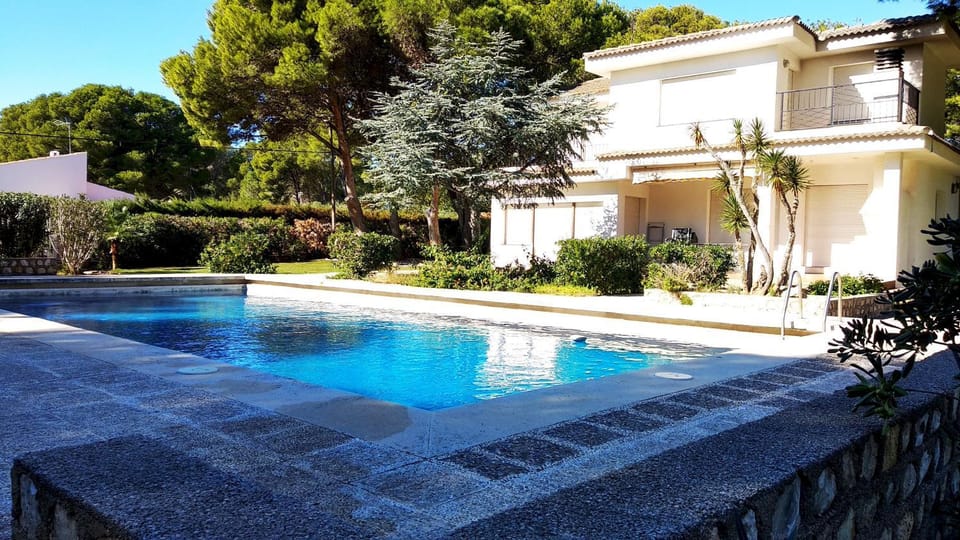 Patio, BBQ facilities, Swimming pool, Swimming pool