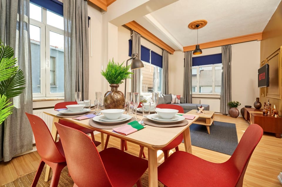 Prime Nişantaşı 2BR Flat 3-Min Walk to Metro Apartment in Istanbul