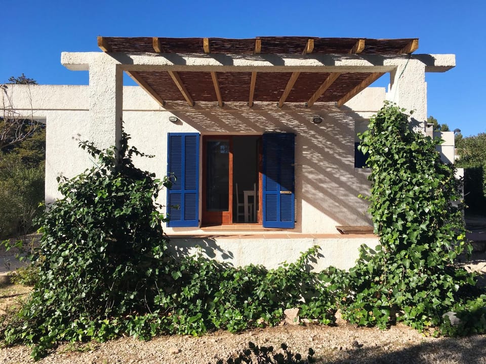 Facade/entrance, BBQ facilities, Balcony/Terrace