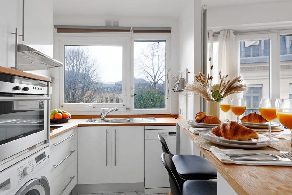 Kitchen or kitchenette, Food and drinks, Dining area, Food, oven, stove, washing machine
