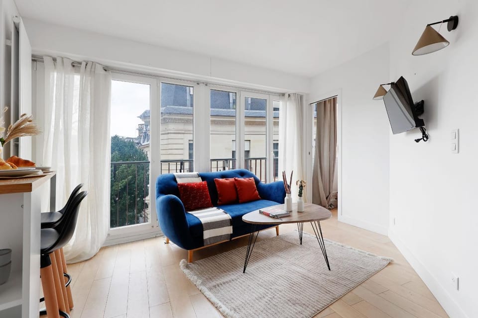 TV and multimedia, Living room, Seating area, Evening entertainment