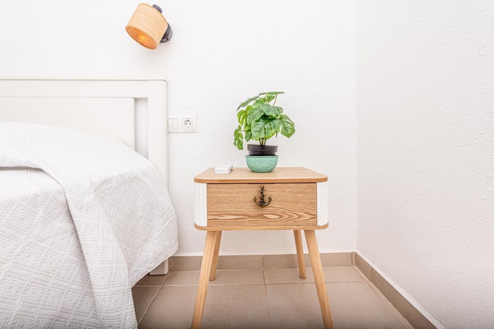 Photo of the whole room, Bedroom
