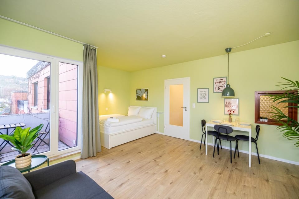 Bed, Photo of the whole room, Seating area