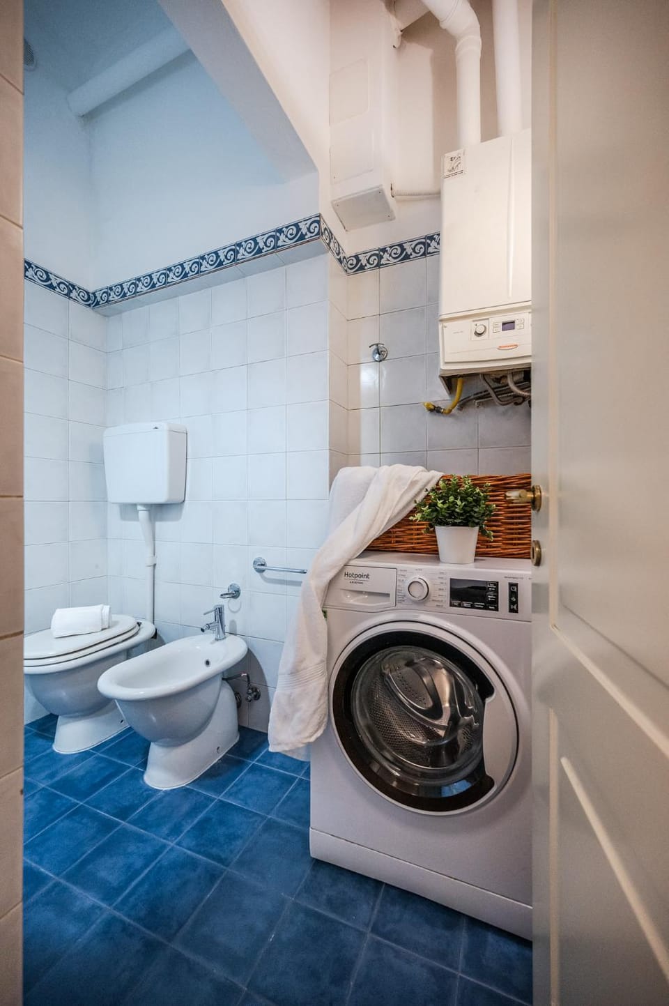Shower, Toilet, Bathroom, bidet, hair dryier, heating, internet, towels, washing machine