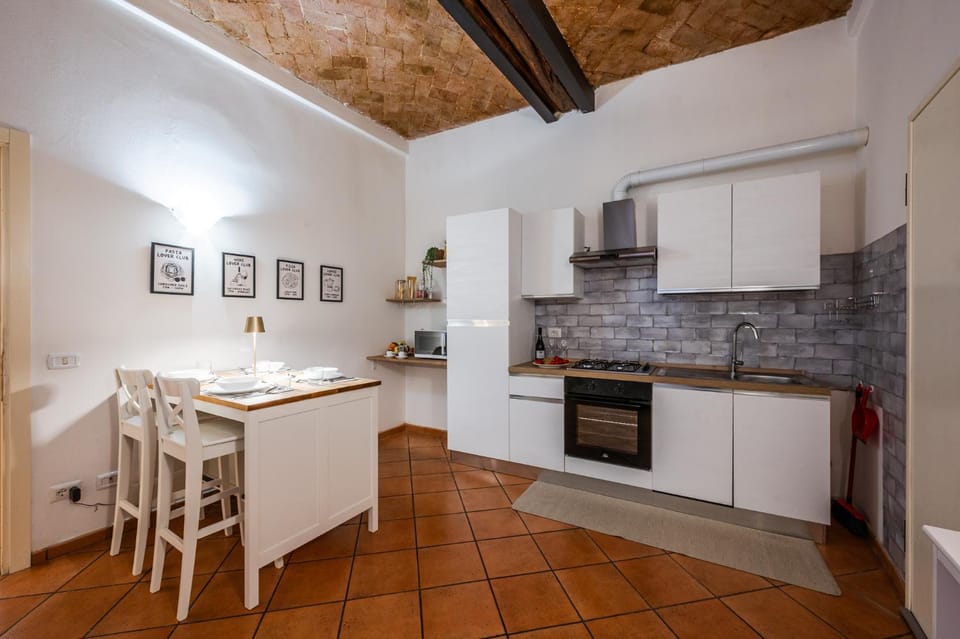 Coffee/tea facilities, Kitchen or kitchenette, Dining area, dishwasher, heating, internet, oven, stove, air conditioner