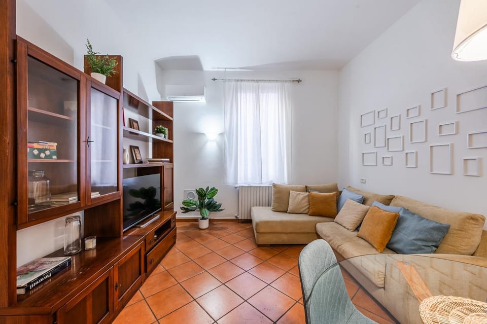 Library, TV and multimedia, Living room, Seating area, Dining area, heating, internet, air conditioner