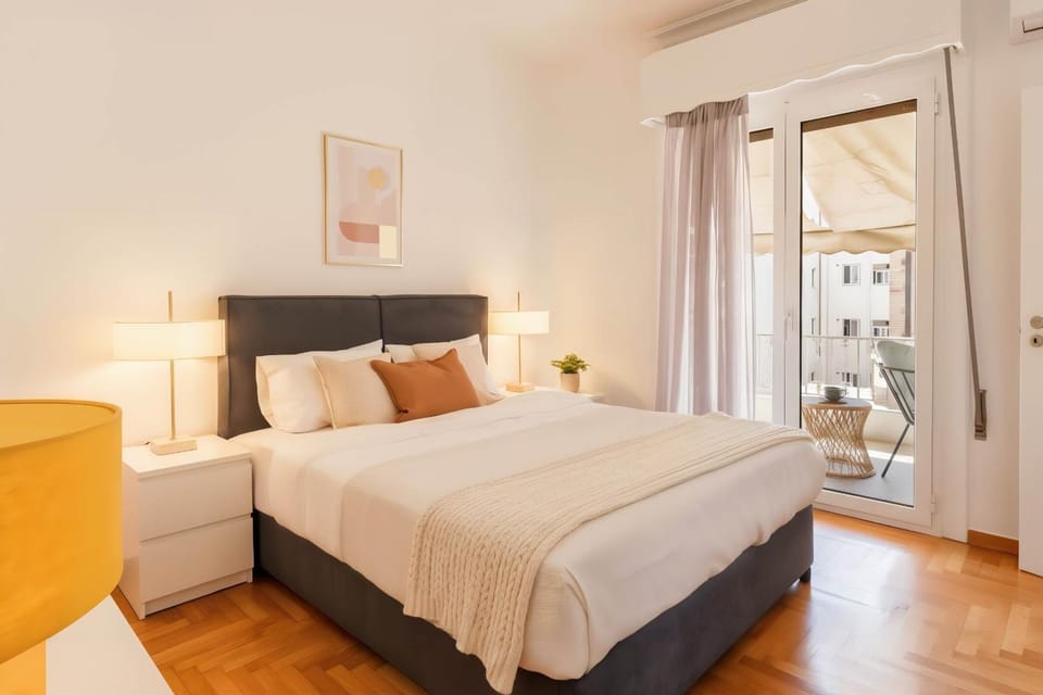 The City Light Escape - 3bd Apt close to metro Apartment in Athens