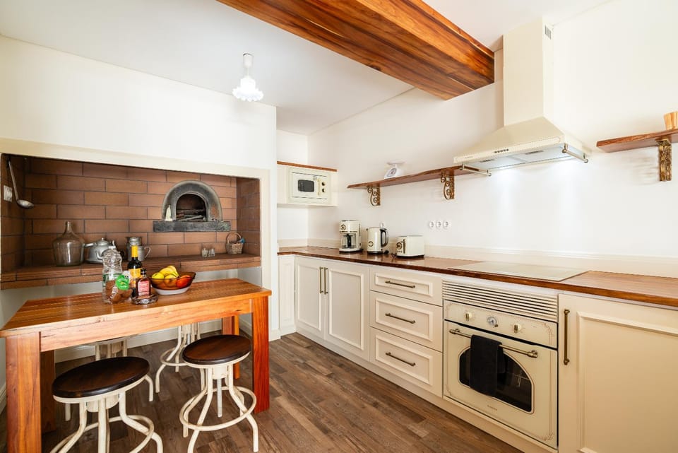 Kitchen or kitchenette, Dining area, dishwasher, oven, stove, toaster, kitchen