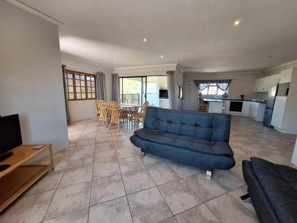 High Tide Coastal Apartment - Settler Sands Apartment in Port Alfred