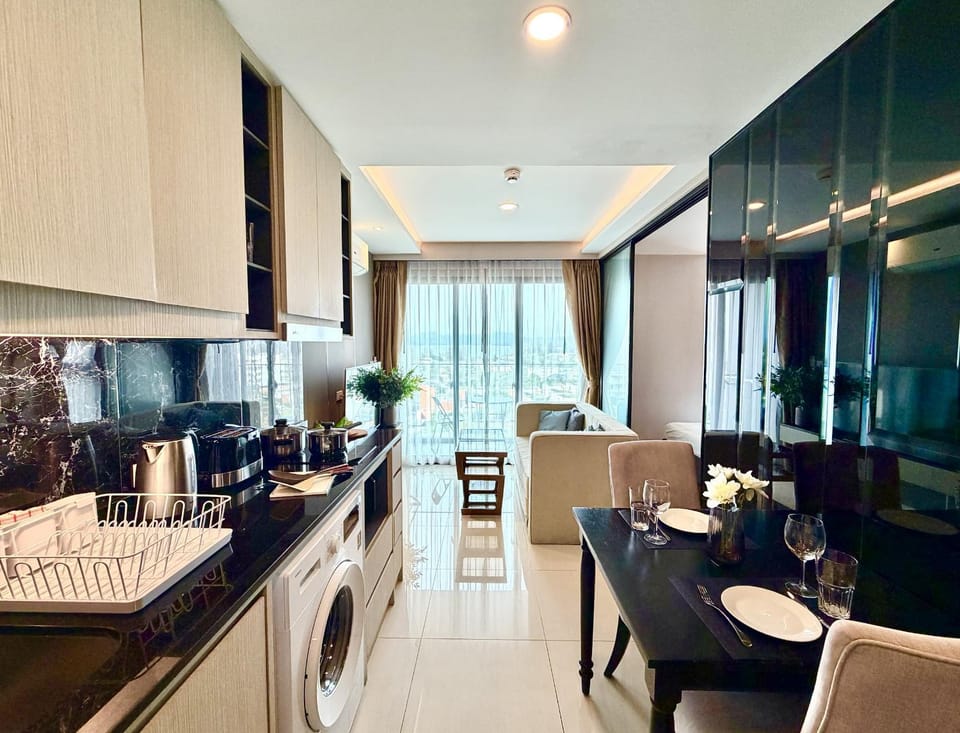 Living room, Dining area, washing machine, kitchen