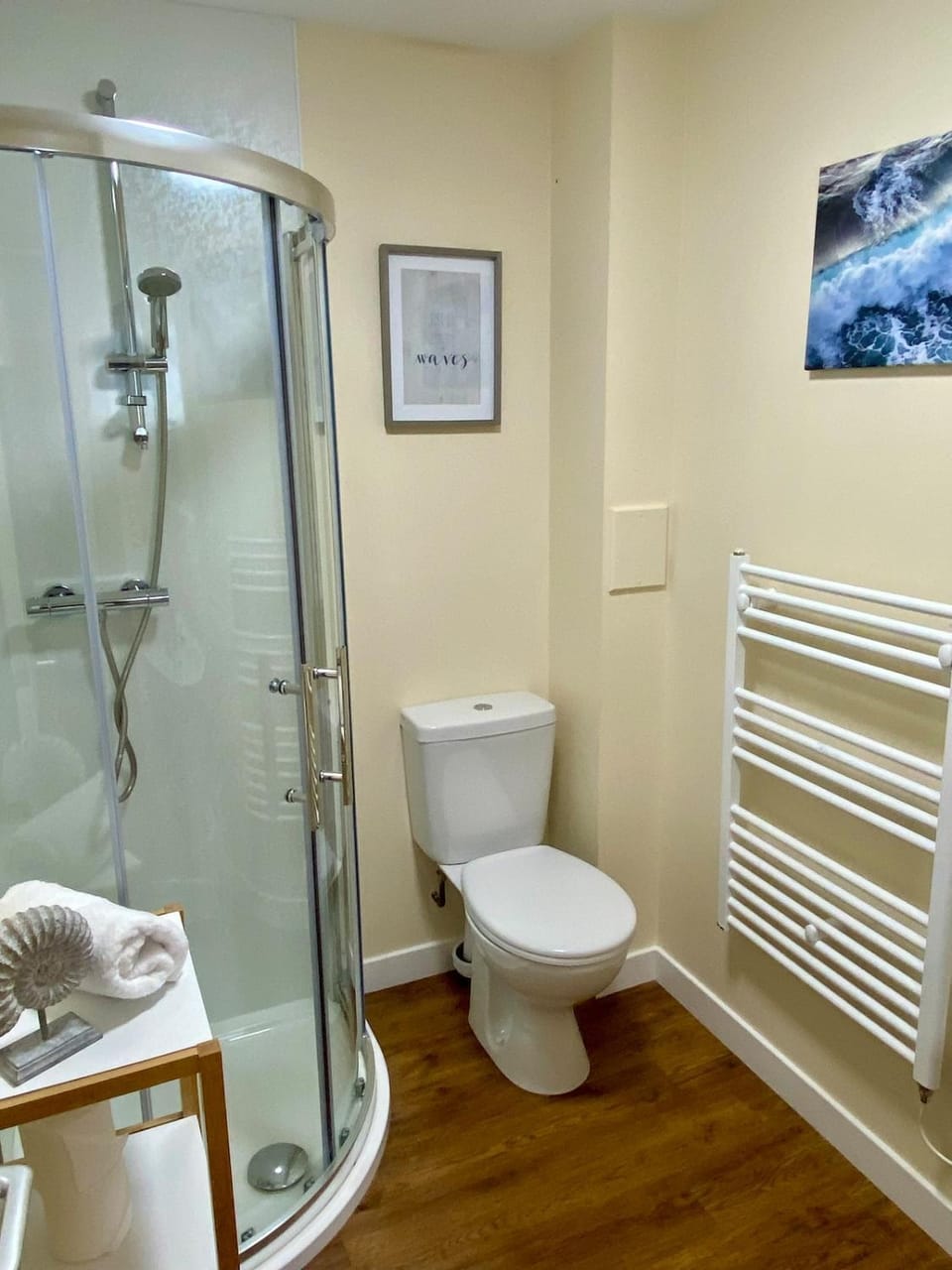 Shower, Toilet, Bathroom, towels