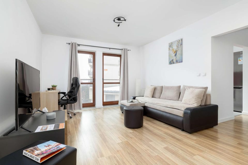 TV and multimedia, Living room, Seating area, Evening entertainment