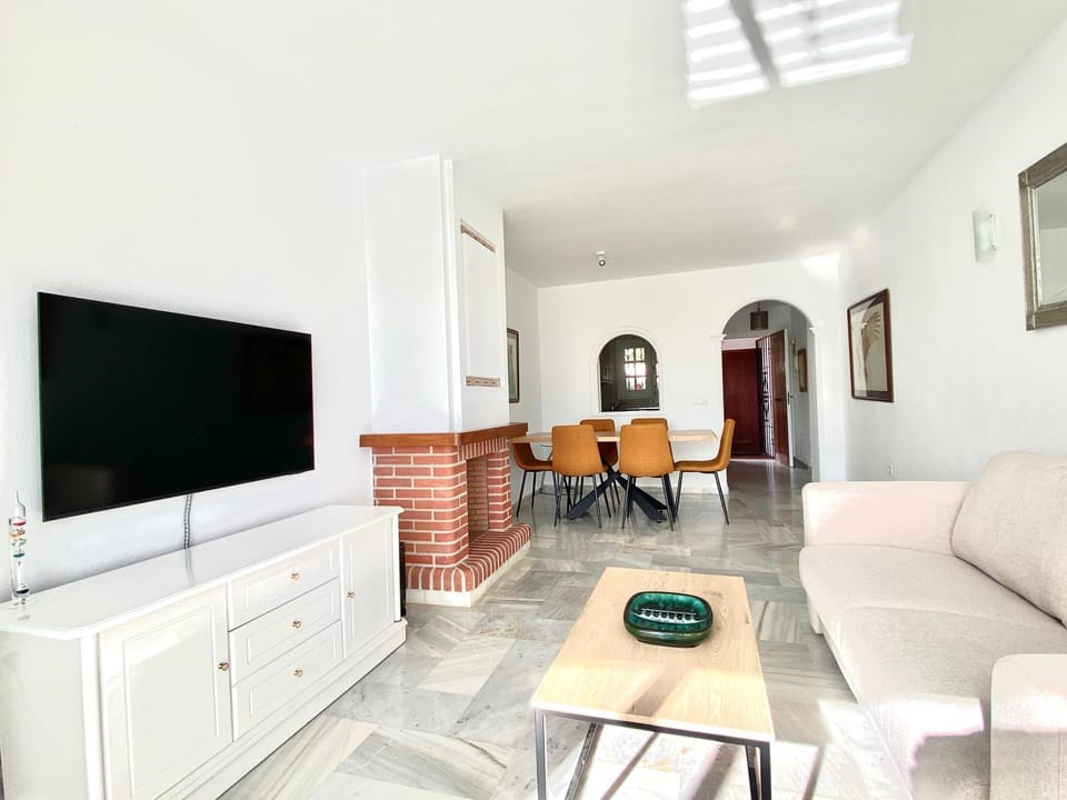Communal lounge/ TV room
