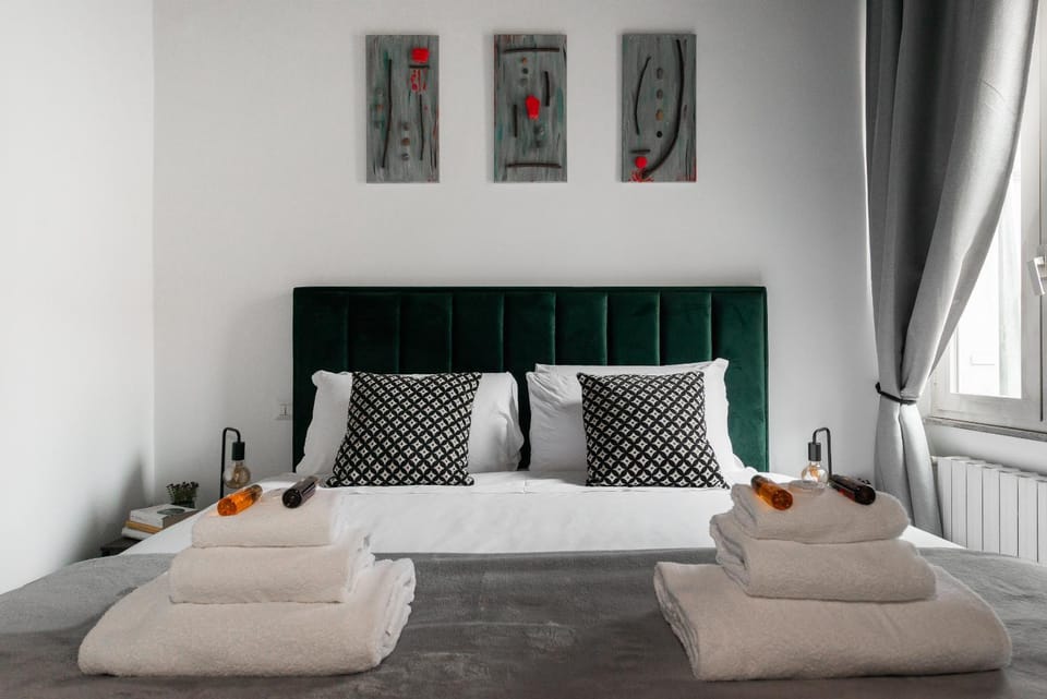Bed, Bedroom, towels, towels