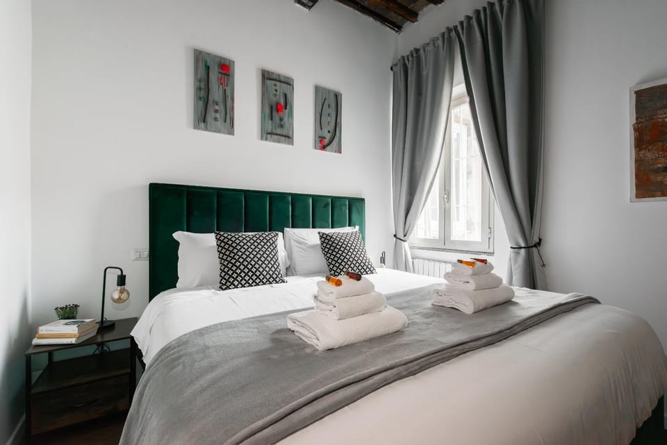 Bed, Bedroom, towels, towels