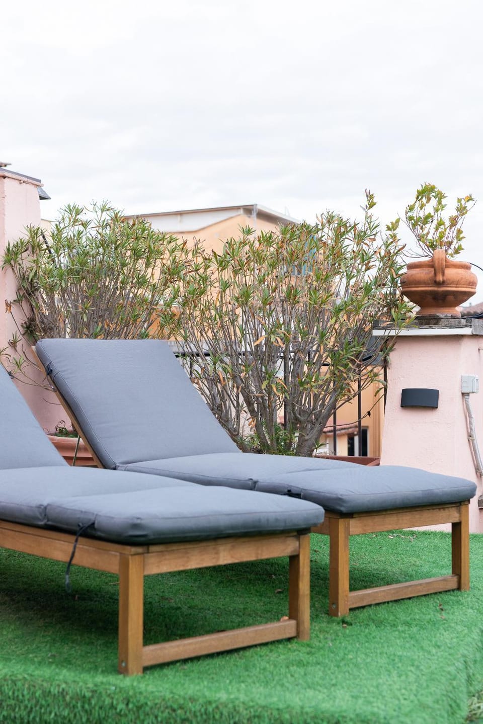 Balcony/Terrace, sunbed
