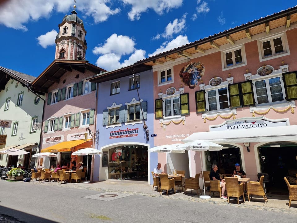 Restaurant/places to eat, Street view