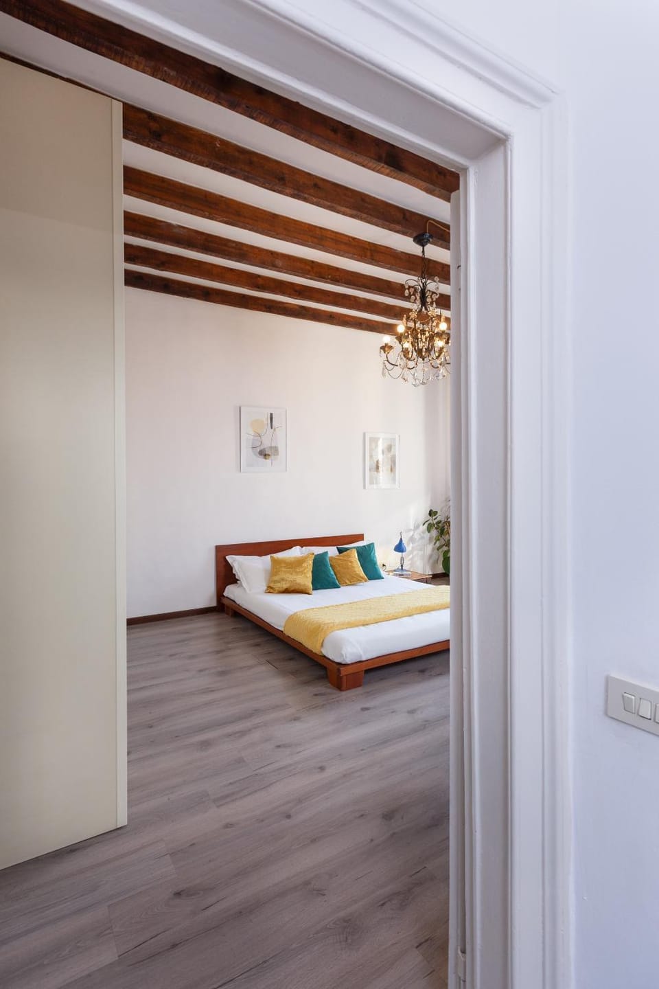 Bed, Photo of the whole room, Bedroom