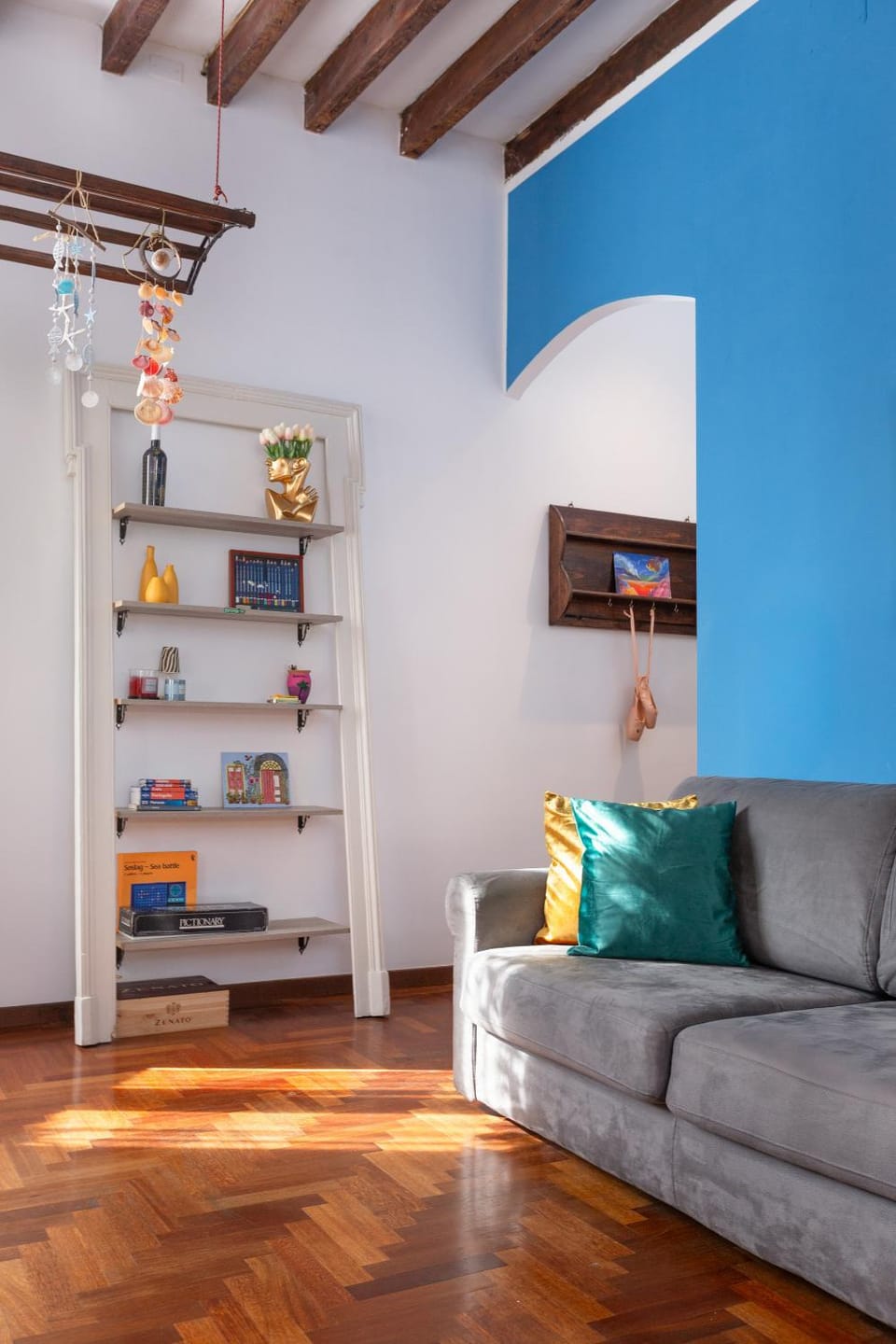 Library, Living room, Seating area
