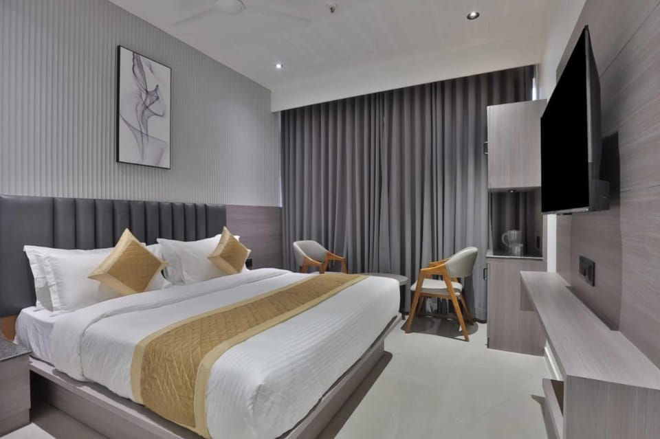 Communal lounge/ TV room, Bed, TV and multimedia, Photo of the whole room, Evening entertainment, Bedroom, air conditioner