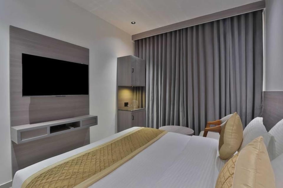 Communal lounge/ TV room, Bed, TV and multimedia, Photo of the whole room, Evening entertainment, Bedroom