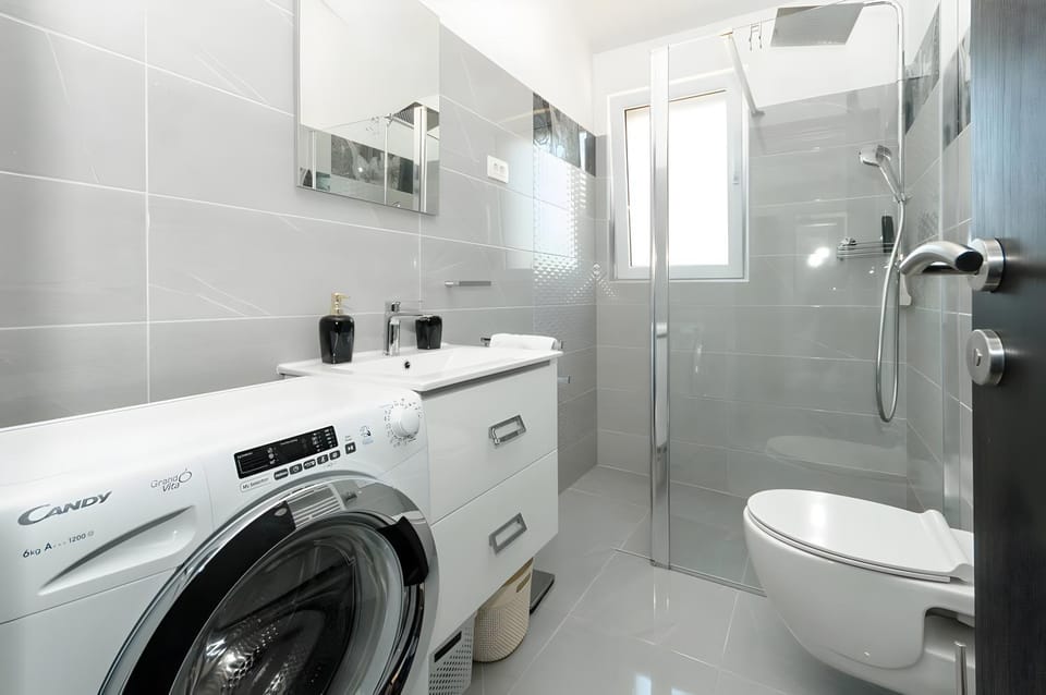 Shower, Toilet, Bathroom, washing machine